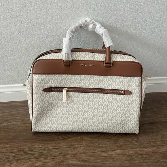 MICHAEL KORS Large Logo Weekender Bag - Picture 3 of 8
